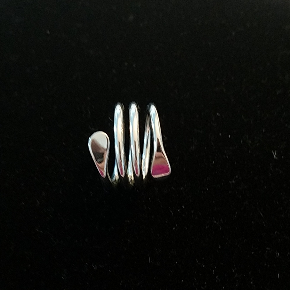 Lia Sophia ring size 6
